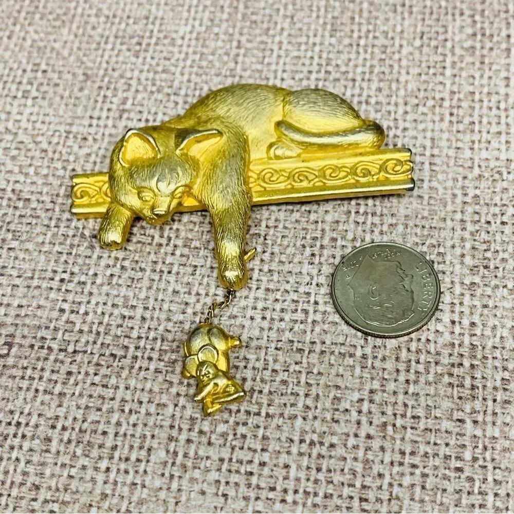 JJ Gold Cat and Mouse Brooch‎
